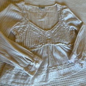 American Eagle White Long-Sleeved Cropped Blouse